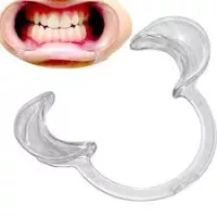 Cheeck Retractor