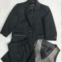 طقم باللون الاسود